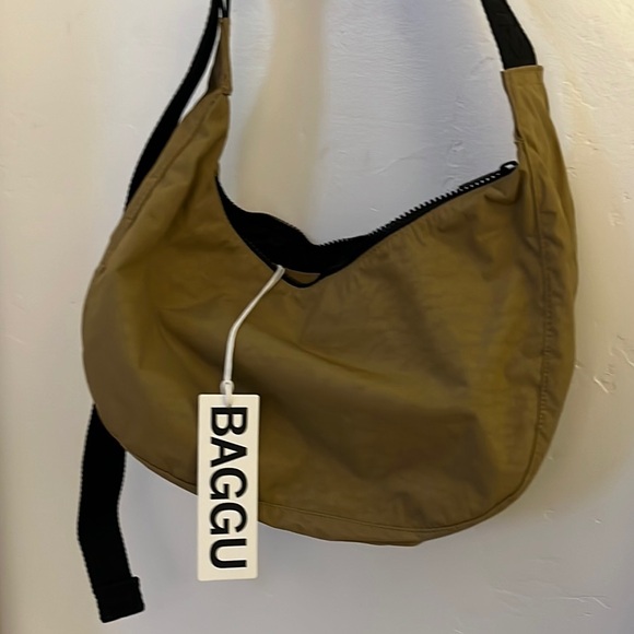 Baggu Tan Medium Nylon Crescent Bag - Picture 5 of 6